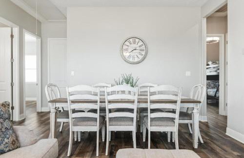 Stylish 4BR Crystal Beach Retreat Walk to Beach - Foto 16