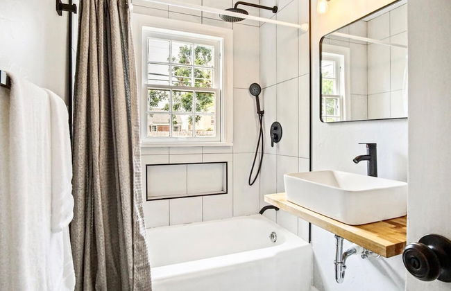 Modern Rustic 3 -bedroom 2 Bathrooms Carport - Photo 22