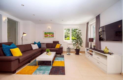 VILLA STOZAK, private heated pool, cinema room and sauna, 7 km from beach - Photo 9