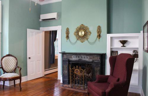 Newly Renovated Historic 6-Bedroom Manor, Where Timeless Elegance Meets Modern Luxury - Foto 29