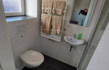 Unterkunft Hugo-Steinfeld-Straße 1 Gebäude rechts - Foto 2