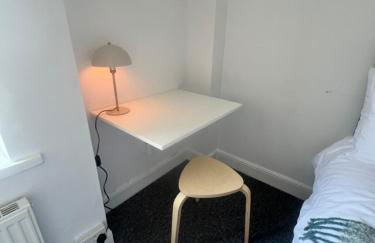 Live Like a Local in Barry, 4-Bed Home Near the Beach, Dog-Friendly, with all the Gavin & Stacey Charm! - Foto 16