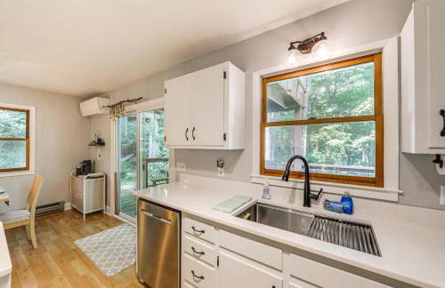 Creek View and Hot Tub Woodsy Maggie Valley Cottage - Foto 9