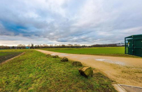 Stunning 3 Story Home, 3 x King Size Beds, Pool Table, Free Parking x2, Ping Pong - Foto 36