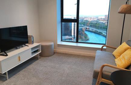 Penthouse-Like Apartment with City & Waterfront Views in Old Trafford with 500Mbps Internet and Netflix - Foto 10