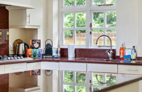 Surreys Secret Retreat for family & friends - Pass the Keys - Foto 16