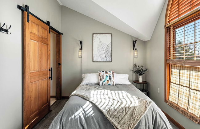 Laker's Pointe by Avantstay Lakefront Private Peninsula Hot Tub, Game Room - Foto 40