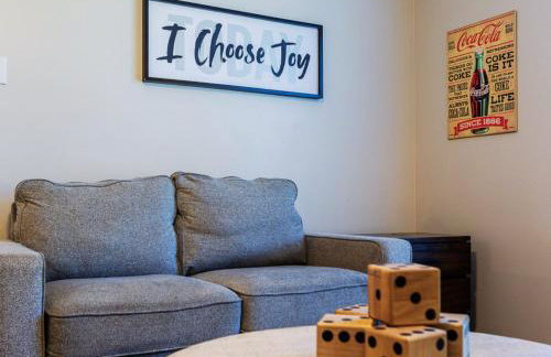 Cozy & Modern 5BR Smart Home with Yard and BBQ - Foto 3