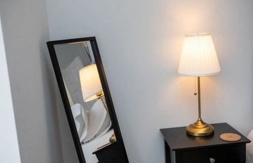 Modern Apartment Off-Road Parking King Bed Suite 1 - Foto 8