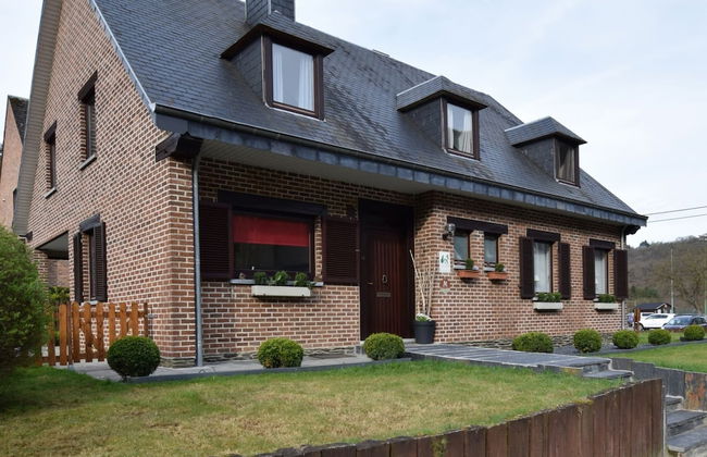 Cozy Family Holiday Home - Photo 1