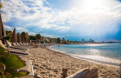 Riviera Retreat - Steps to Beach & Shops, Balcony & AC - Foto 24