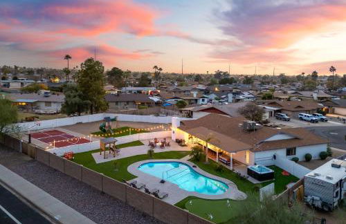 Sleeps 18 Private Pool & Hot Tub Playground - Photo 61