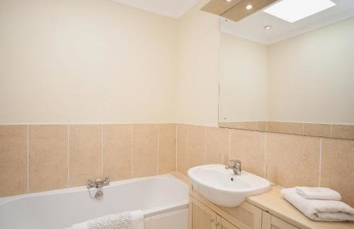 Ware House Cottage - Photo 9