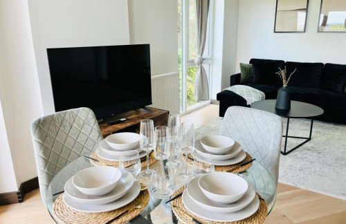 Modern 2Bed 2Bath Maidstone Apt - Parking, WiFi, Balcony - Perfect Long Stay - Foto 5