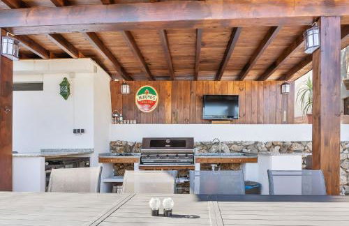 Dream Stay! 15 Guests, Big Pool with Heating Option at Extra Cost, Sea view! - Photo 10