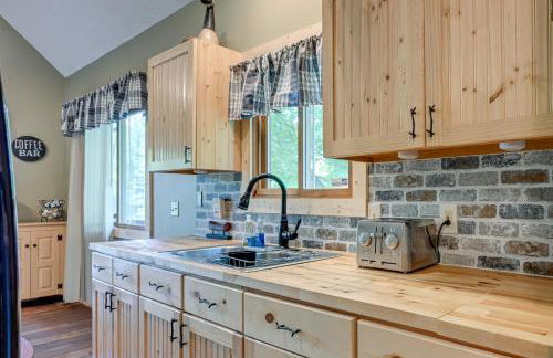 Peaceful Waterfront Cabin on Tittabawassee River! - Foto 12