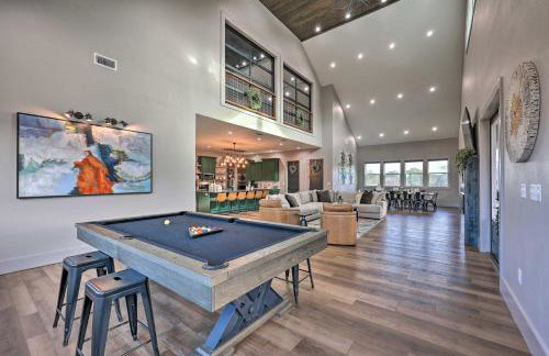 Lavish Riverfront Escape with Gas Grill! - Foto 6