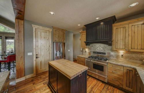 Bear Discovery Custom Tamarack Estate Home by Casago McCall - Donerightmanagement - Foto 16