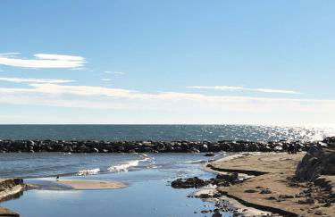 New Stunning Seaview Apartment with lovely balcony - Photo 22