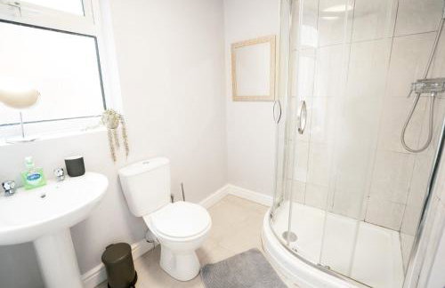 Sheffield Contractors and MONTHLY Stays 3BR 3 Bath house Managed by Chique Properties Ltd - Foto 23