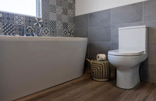 Vibrant 2 Bed, 2 Bath Home, Just Minutes to Town! - Foto 60