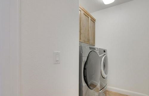 Zion Area Home with Scenic Views and Private Hot Tub! - Foto 25