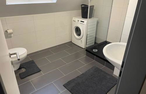 Moderne Ferienwohnung in Gelsenkirchen-Schalke für 1 bis 7 Personen mit Terrasse, ideal für Gruppen & Stadionbesuche - Foto 23