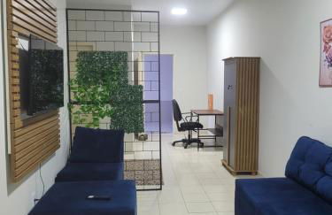 Casa funcional - 02 quartos, 02 camas de casal, 01 cama de solteiro, cozinha gourmet e garagem para carro pequeno - Foto 1