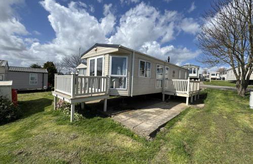 Stunning 8 Berth Caravan With Decking, Ref 71012P - Foto 1