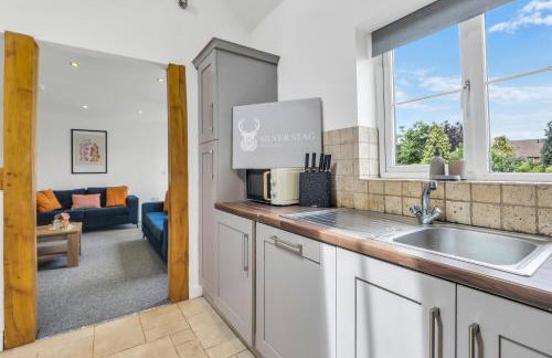 Comfortable 3-Bed Dormer Bungalow Family & Business Friendly - Photo 2