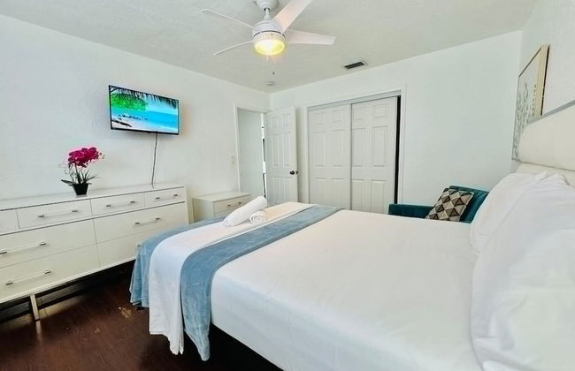 Riverfront King Bed Pool Nearby Beach - Foto 10