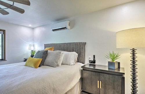 Wraparound Deck and Poker Room Cabin in Munds Park - Foto 12