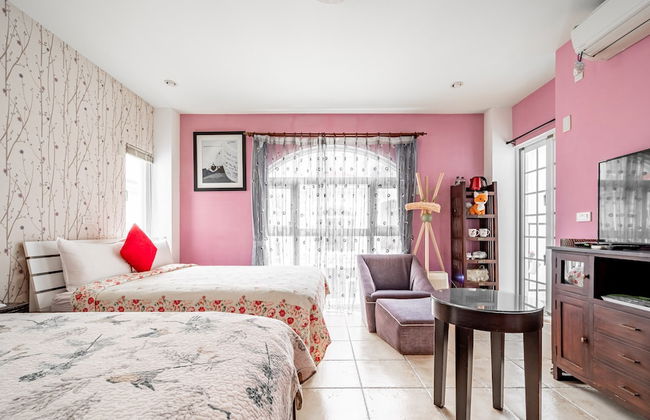 White Cotton Candy B&B - Photo 1