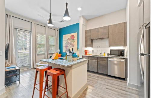 Modern & Chic 1BR Luxury Apts Close to Downtown & Airport - Photo 5