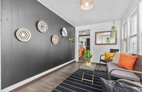 Roomy Central Hub, Games, Fire Pit & Downtown Fun - Foto 30