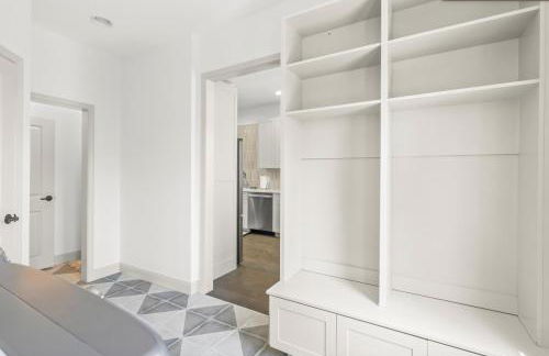 Brick Beauty Downtown, 3BR, Fenced Yard, Garage! - Foto 6