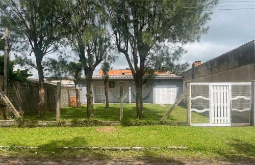 Casa Imbé - Acomoda 12 Pessoas - Foto 10