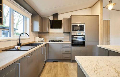 Loki's Retreat Lodge with Hot Tub - Foto 1