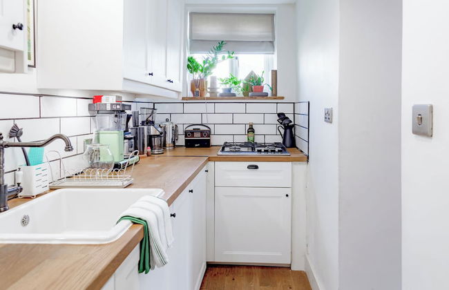 Stunning 2BD in the Heart of Malmesbury - Photo 15