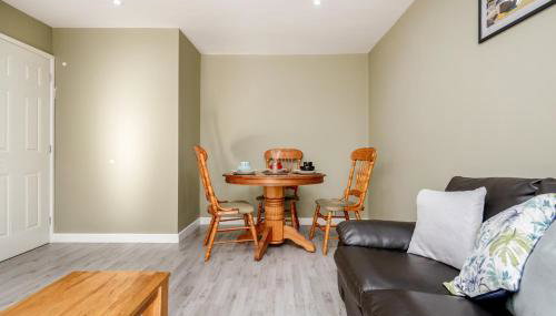 Remaj Serviced Accommodation, sleeps 7 & free parking - Foto 4