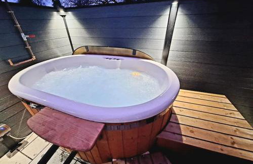 Stylish Escape With Wood-Fired Hot Tub - Foto 12