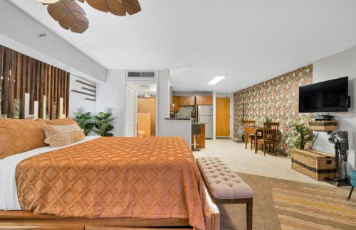 Retro Studio! Pool, Hot Tub, Free Parking & WiFi - Foto 22