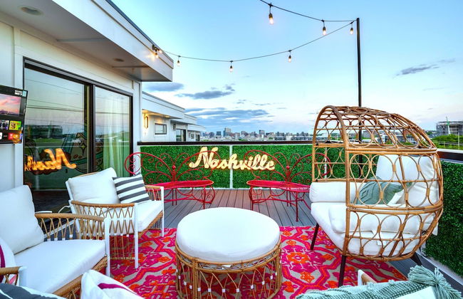 Sky High Cowgirl Luxe 4BR w Rooftopdeck Karaoke - Foto 1