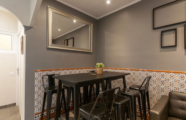 Lovely and Central 4 BR Apartment - Photo 33