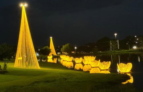 Studio com quarto e banheiro em frente ao Parque do Lago Acomoda até 2 pessoas 1 cama - Foto 16