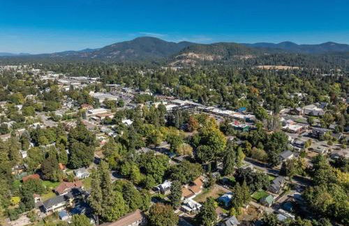 Flying Colors Cottage Walk to Downtown - Foto 40