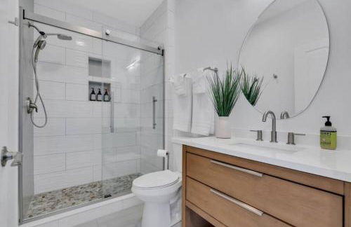 1 Block to Beach, Park 3 cars, Game Room and Balcony - Foto 31