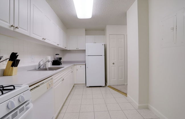 Modern Apt Near Airport & Metro - Photo 22