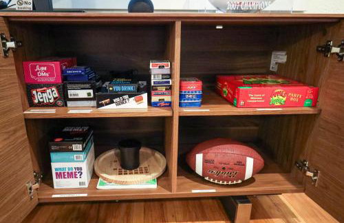 Game Night Downtown - BSU - Slots - Over 100 Games - Foto 64