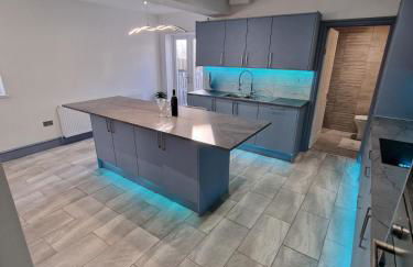 Stunning Modern Riverside Cottage - Photo 19